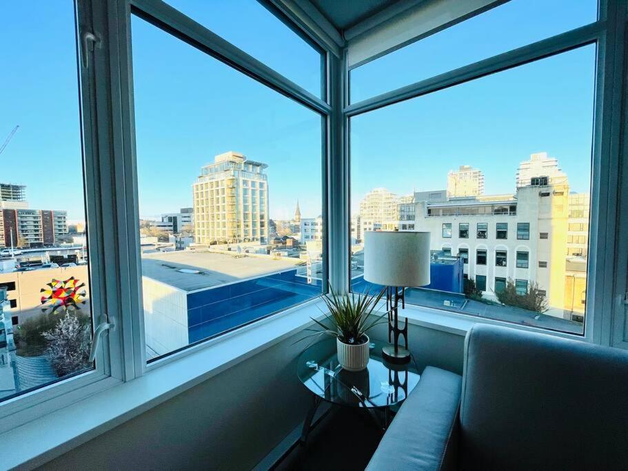 Lovely Downtown 2 Bedroom Condo With Free Parking Victoria Exterior photo