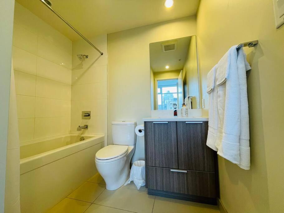 Lovely Downtown 2 Bedroom Condo With Free Parking Victoria Exterior photo