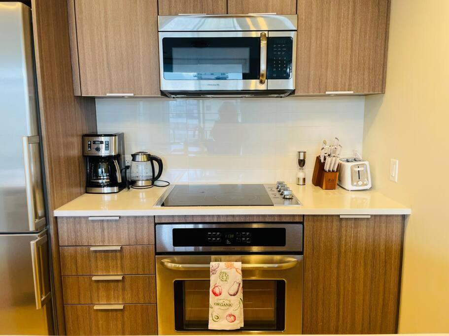 Lovely Downtown 2 Bedroom Condo With Free Parking Victoria Exterior photo