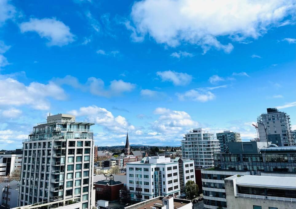 Lovely Downtown 2 Bedroom Condo With Free Parking Victoria Exterior photo